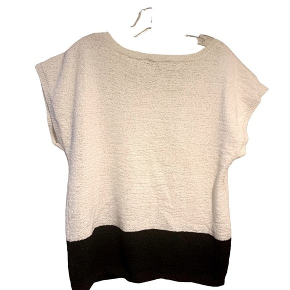 Black and White Short Sleeve Sleeve Knit Sweater - Picture 11 of 15